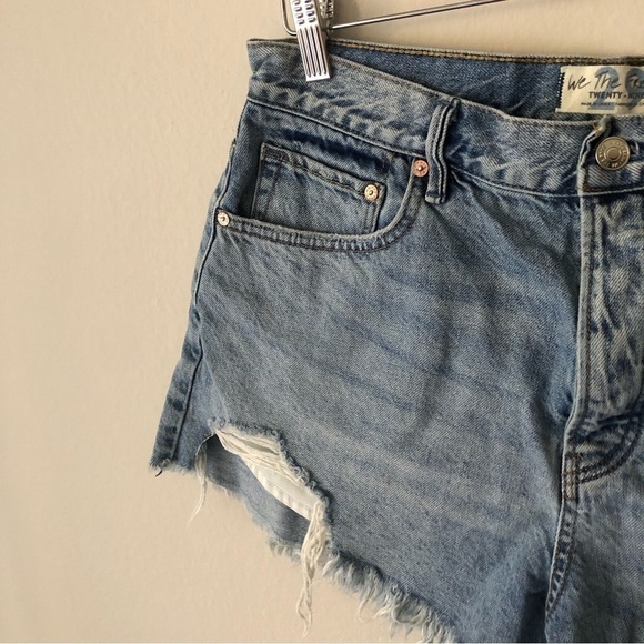 Free People We the Free Crvy Distressed Frayed Denim Shorts Size 28 - Picture 5 of 11